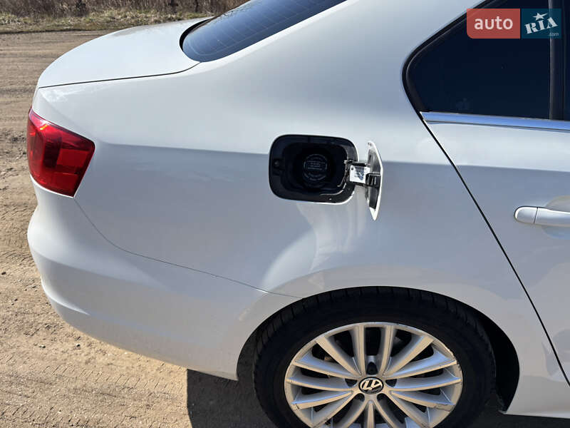 Седан Volkswagen Jetta 2014 в Львові