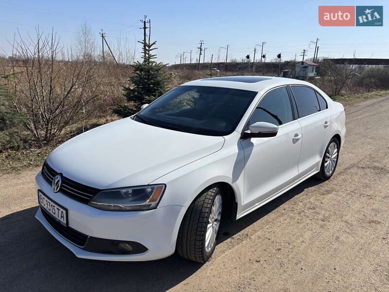 Седан Volkswagen Jetta 2014 в Львові