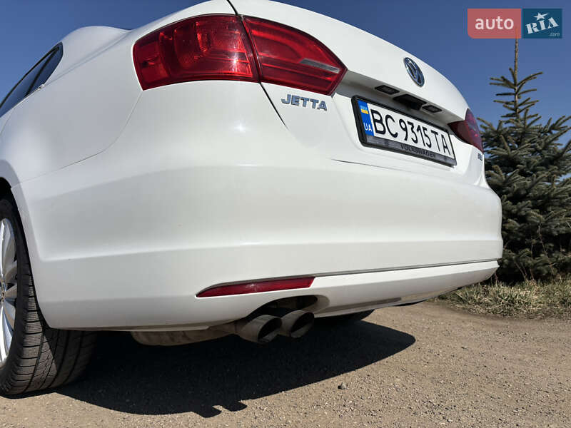 Седан Volkswagen Jetta 2014 в Львові