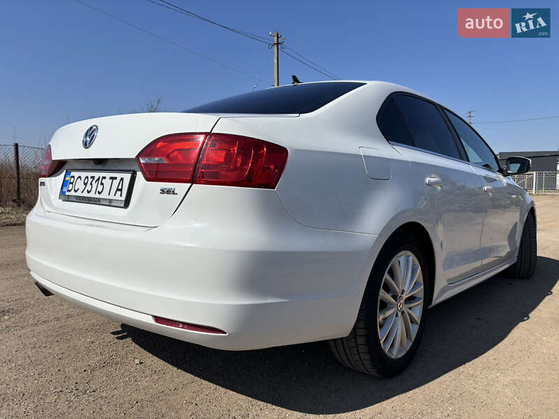 Седан Volkswagen Jetta 2014 в Львові