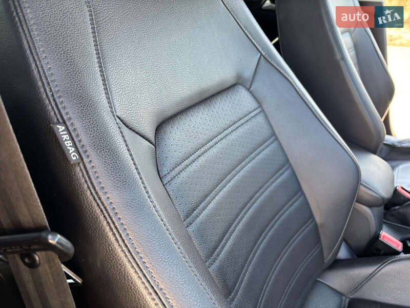 Седан Volkswagen Jetta 2014 в Львові