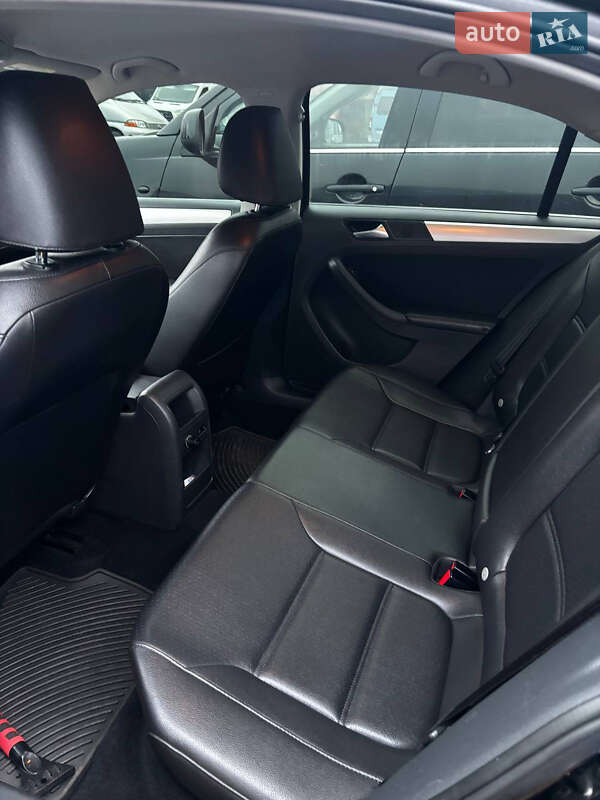 Седан Volkswagen Jetta 2013 в Днепре