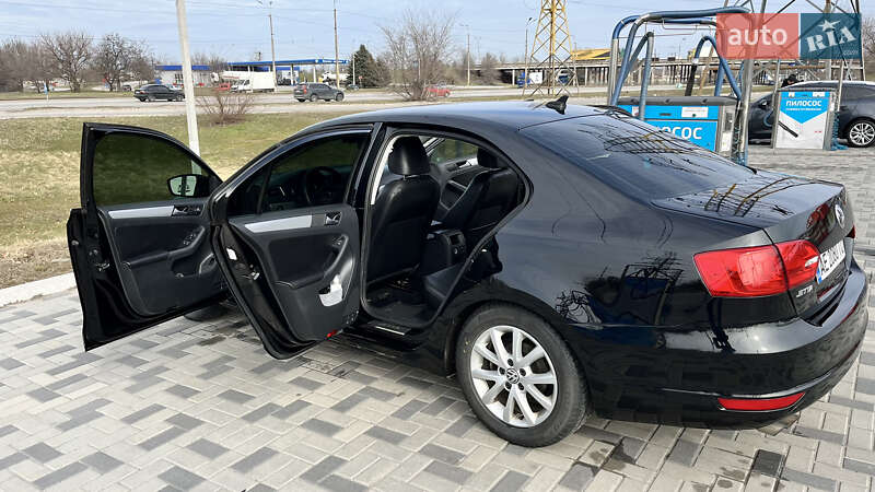 Седан Volkswagen Jetta 2013 в Днепре