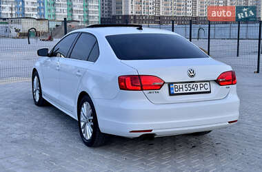 Седан Volkswagen Jetta 2014 в 