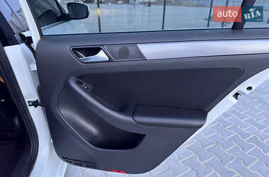 Седан Volkswagen Jetta 2014 в 