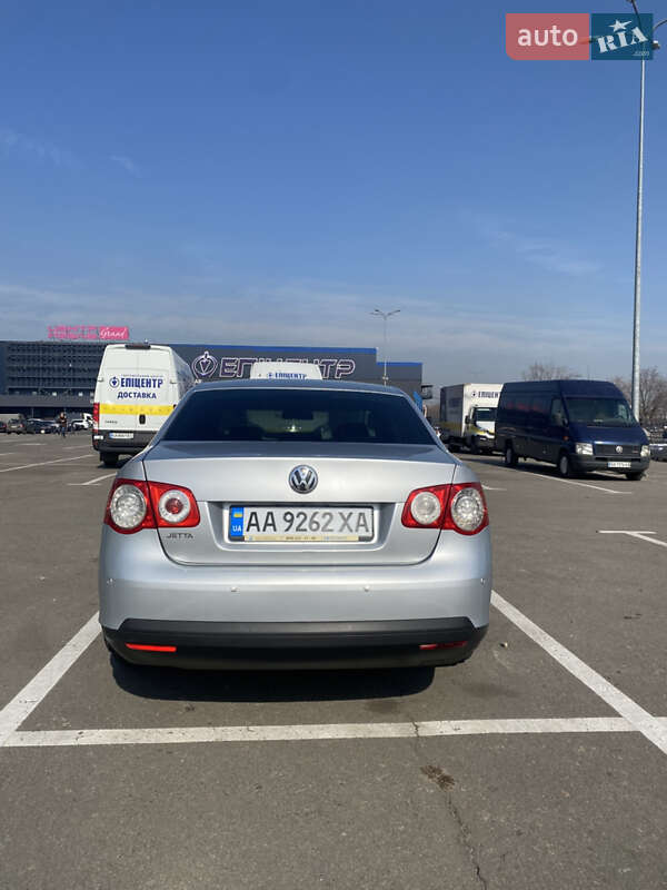 Седан Volkswagen Jetta 2008 в Києві