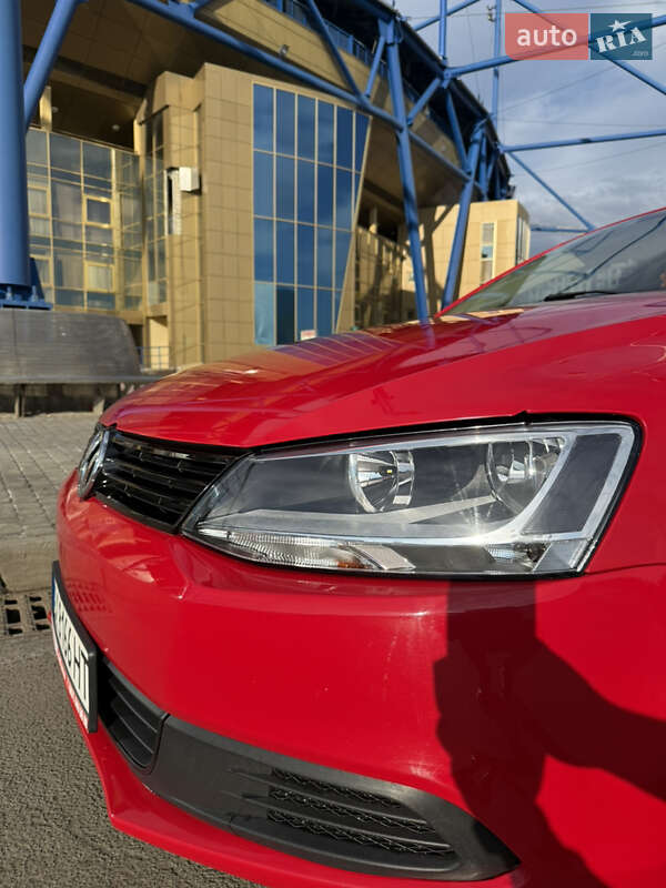Седан Volkswagen Jetta 2013 в Харькове