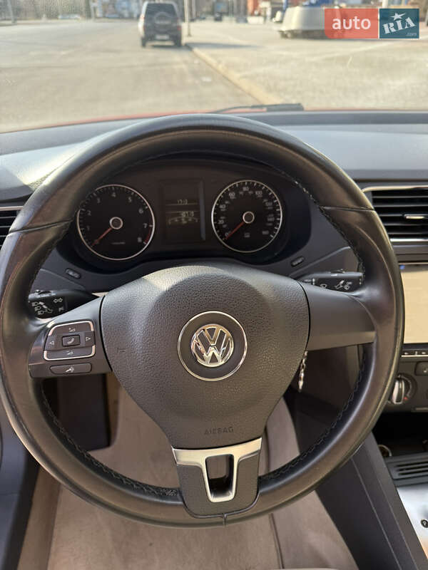 Седан Volkswagen Jetta 2013 в Харькове
