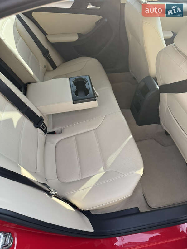 Седан Volkswagen Jetta 2013 в Харькове