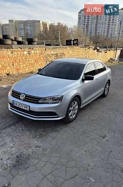 Седан Volkswagen Jetta 2015 в 