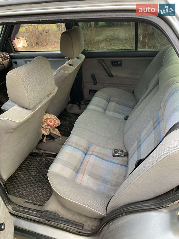 Седан Volkswagen Jetta 1990 в Львове