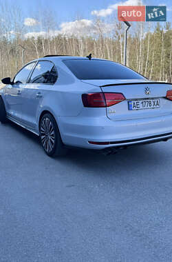 Седан Volkswagen Jetta 2016 в 