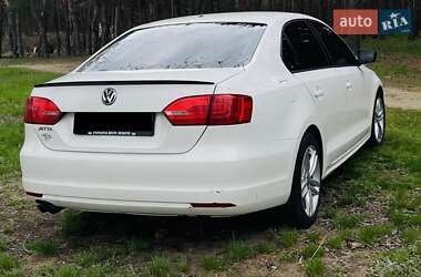 Седан Volkswagen Jetta 2011 в 