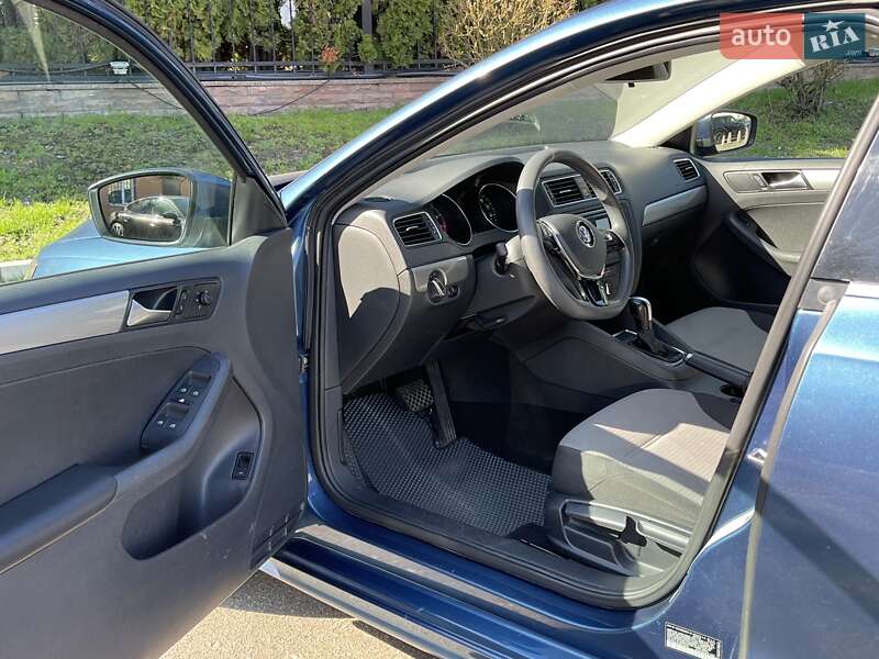 Седан Volkswagen Jetta 2017 в Києві