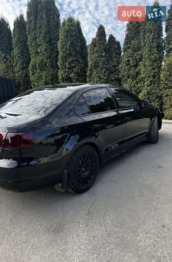 Седан Volkswagen Jetta 2011 в 