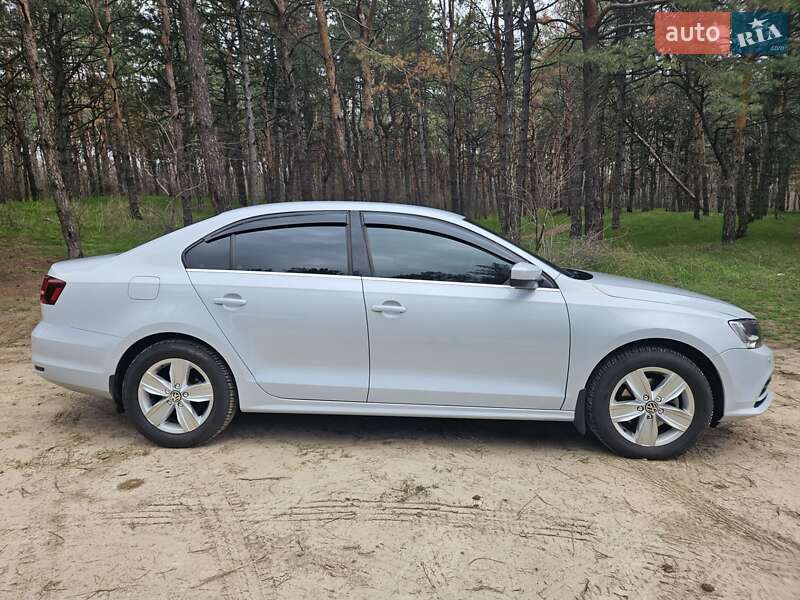 Седан Volkswagen Jetta 2017 в Запорожье