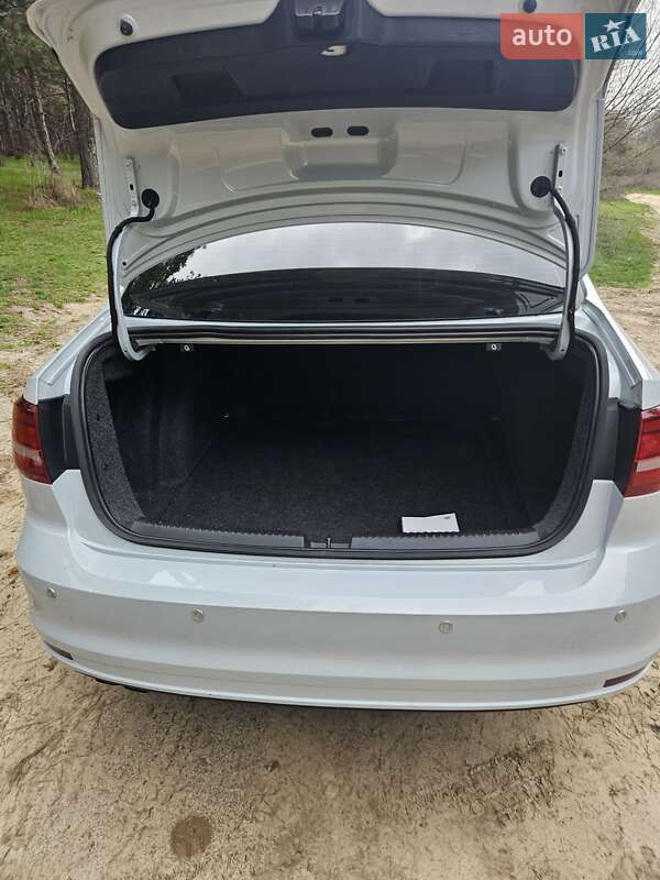 Седан Volkswagen Jetta 2017 в Запорожье