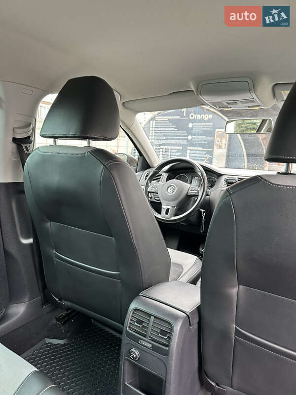 Седан Volkswagen Jetta 2011 в Львове