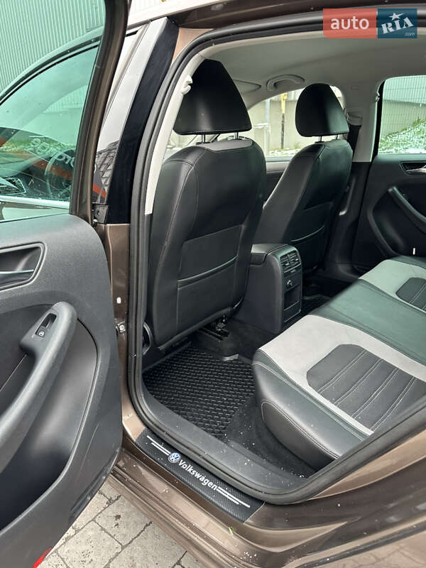 Седан Volkswagen Jetta 2011 в Львове