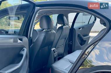 Седан Volkswagen Jetta 2013 в 