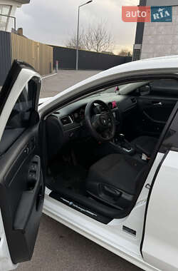 Седан Volkswagen Jetta 2014 в 