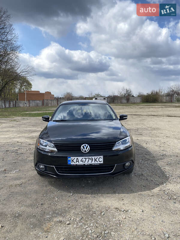 Седан Volkswagen Jetta 2011 в 