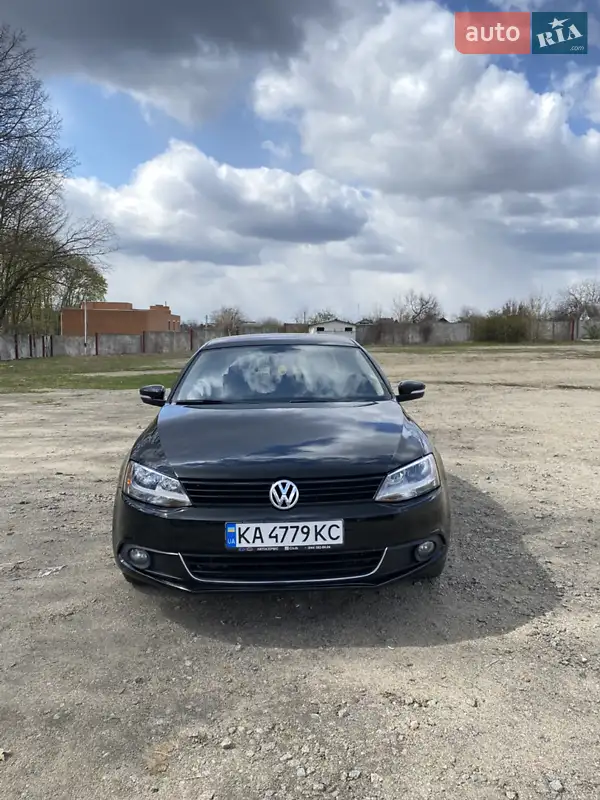 Седан Volkswagen Jetta 2011 в 