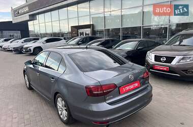 Седан Volkswagen Jetta 2016 в 