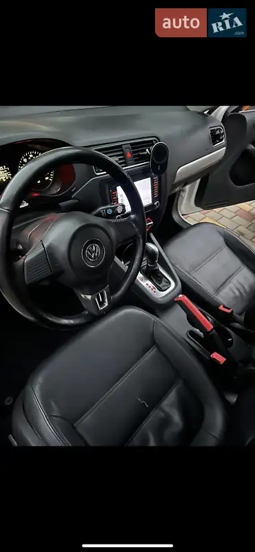 Седан Volkswagen Jetta 2013 в 