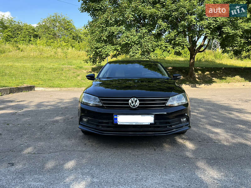 Седан Volkswagen Jetta 2016 в Ровно