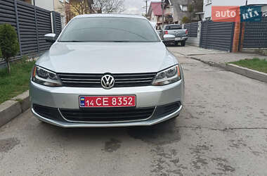 Седан Volkswagen Jetta 2013 в Львові