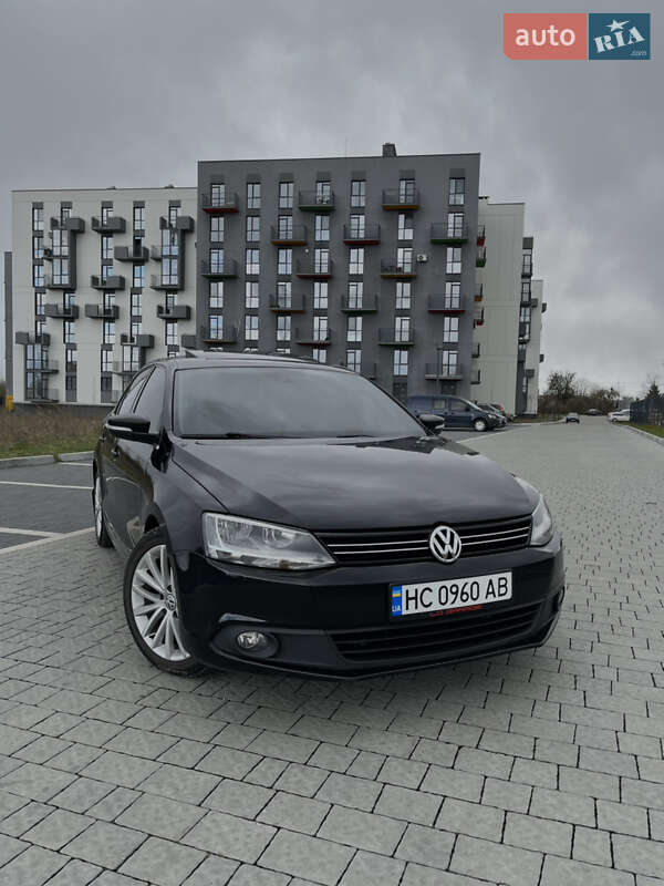 Седан Volkswagen Jetta 2012 в 