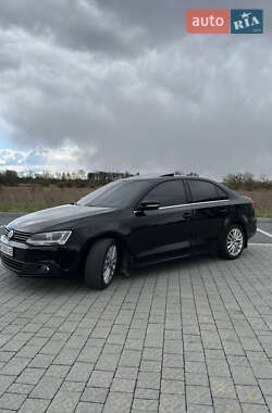 Седан Volkswagen Jetta 2012 в 