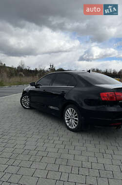 Седан Volkswagen Jetta 2012 в 