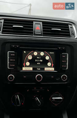 Седан Volkswagen Jetta 2012 в 