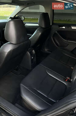 Седан Volkswagen Jetta 2012 в 