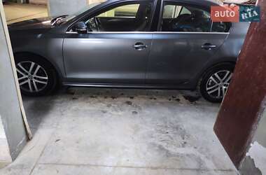 Седан Volkswagen Jetta 2012 в 