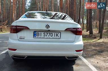 Седан Volkswagen Jetta 2018 в 