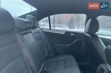 Седан Volkswagen Jetta 2012 в 