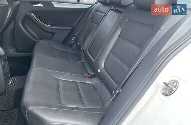 Седан Volkswagen Jetta 2012 в 