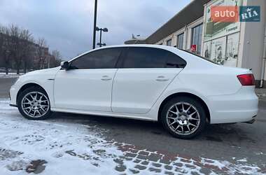 Седан Volkswagen Jetta 2012 в 