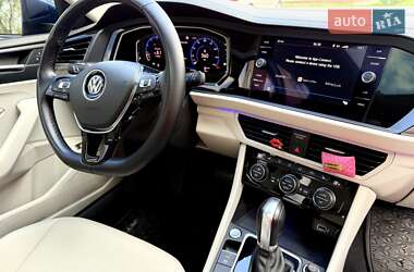 Седан Volkswagen Jetta 2018 в 
