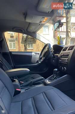 Седан Volkswagen Jetta 2013 в 