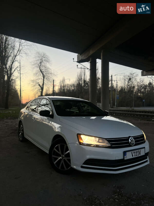 Седан Volkswagen Jetta 2016 в 