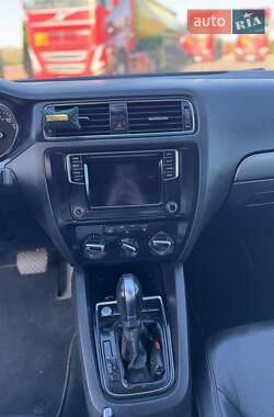 Седан Volkswagen Jetta 2015 в 