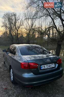 Седан Volkswagen Jetta 2012 в 