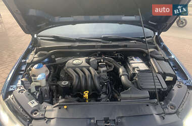 Седан Volkswagen Jetta 2014 в 