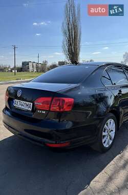 Седан Volkswagen Jetta 2011 в 