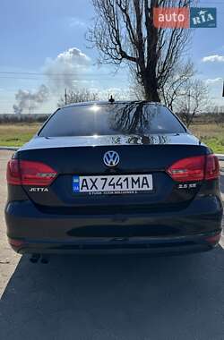 Седан Volkswagen Jetta 2011 в 