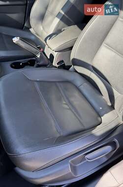 Седан Volkswagen Jetta 2011 в 